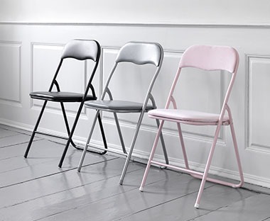 Дешевий складаний стілець рожевого, сірого та чорного кольорів