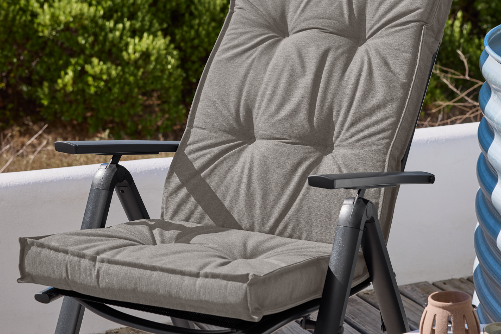 Знижки до 50% на садові подушки