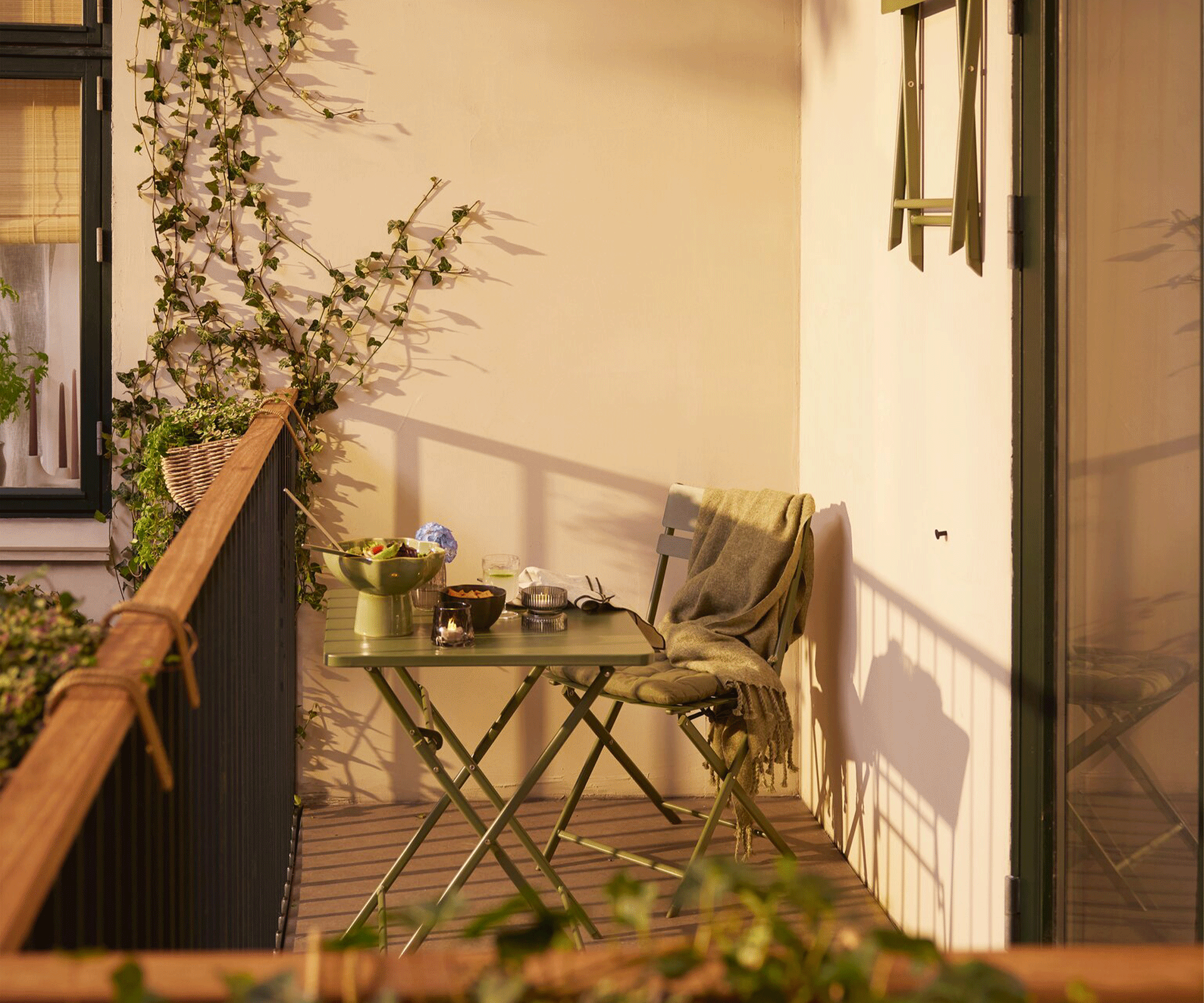 HERO Balcony gif