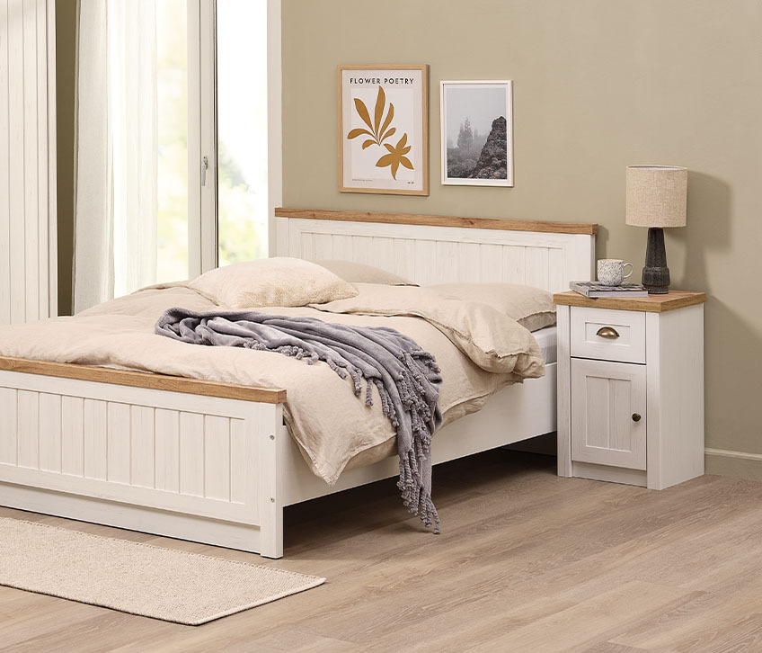 Варіанти для зберігання речей у спальні включають каркас ліжка та приліжкову тумбочку з варіантами для зберігання речей у спальні 