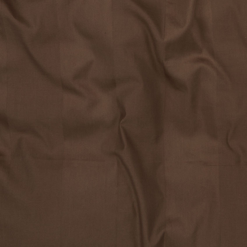 Шоколадно-коричневий комплект підковдри та бавовняної постільної білизни, що включає підковдру та наволочку, крупним планом