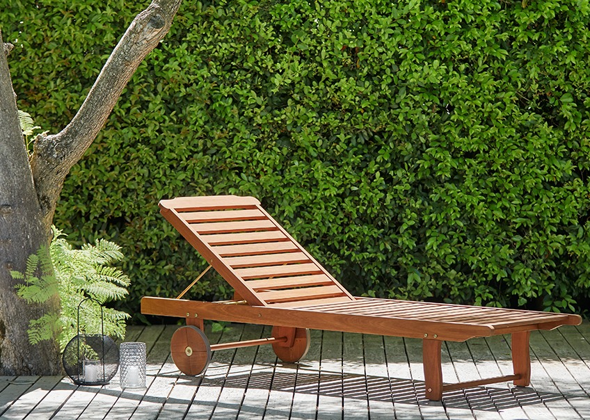 DALRIPA sun lounger Wooden sun lounger on a patio