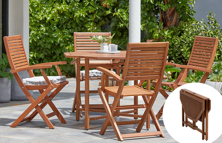 Garden set with BEVTOFT garden table and 4 VANTORE garden chairs Garden set with wooden garden table and 4 wooden garden chairs on a patio