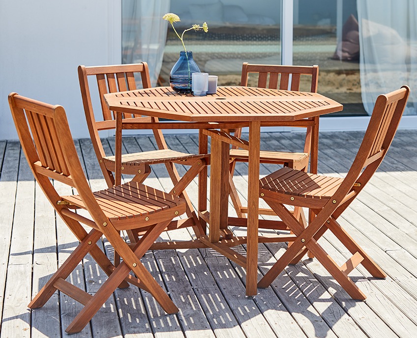 BEVTOFT garden set with table and 4 VEN chairs Wooden garden set with table and 4 chairs on a wooden patio